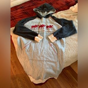 Women’s Lazy one sleep gown! Hooded small